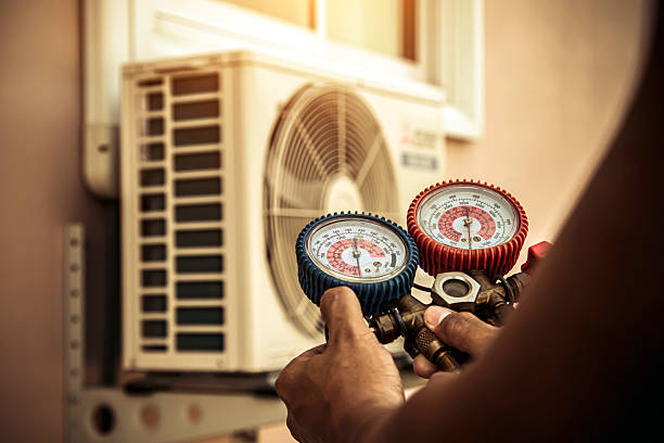 Professional Ac Installation technician working in Pescadero, CA